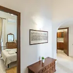 Pietroburgo By In Apartament Rzym