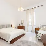 Pietroburgo By In Apartament Rzym